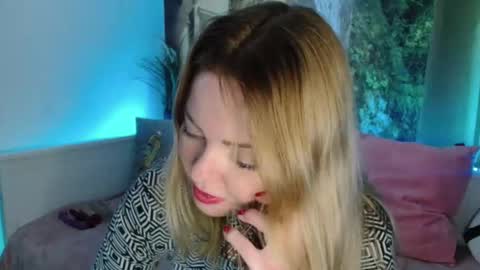 Snapshot of nicolelinharts chatting on 1, 3, 2025 Birthday online show from 1, 3, 2025