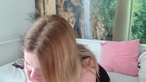 Snapshot of nicolelinharts chatting on 3, 3, 2025 Birthday online show from 3, 3, 2025