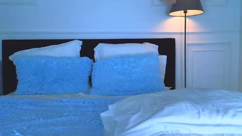 Nicole online show from 19, 2, 2025