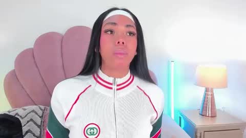 NICOLE online show from 15, 12, 2025