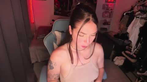 Nicol independent model online show from 13, 10, 2025