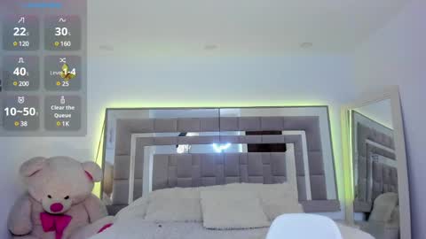 Nicolle online show from 9, 1, 2025