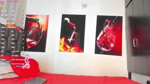 nicolle_hanks1 online show from 18, 10, 2025