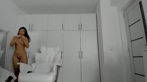 Nicolle online show from 28, 11, 2025