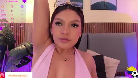 Snapshot of nicolleevan_ chatting on 25, 6, 2026 NICOLLE EVANS online show from 25, 6, 2026