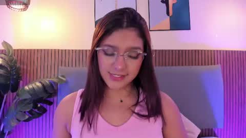 Snapshot of nicolleevan_ chatting on 6, 7, 2026 NICOLLE EVANS online show from 6, 7, 2026