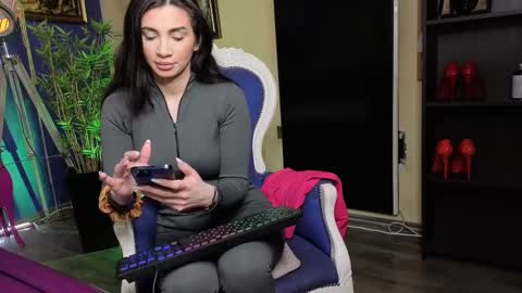 Nicolle online show from 20, 2, 2025