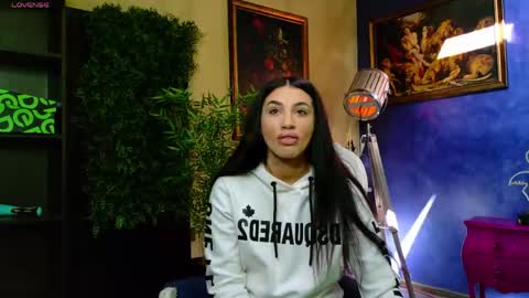 Nicolle online show from 22, 4, 2026