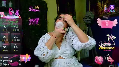 Nicolle online show from 5, 7, 2026