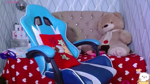 Nicolle Miley online show from 12, 2, 2025