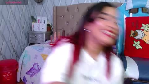 Nicolle Miley online show from 28, 2, 2025