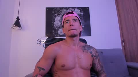 Snapshot of niickcooper chatting on 26, 12, 2024 Niick online show from 26, 12, 2024