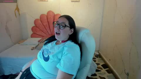Snapshot of niickyjones chatting on 23, 4, 2026 Anni online show from 23, 4, 2026