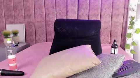 Nicolle  online show from 19, 11, 2025