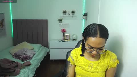 Snapshot of niina_lovee_ chatting on 3, 12, 2024 online show from 3, 12, 2024