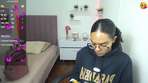 Snapshot of niina_lovee_ chatting on 12, 12, 2024 online show from 12, 12, 2024