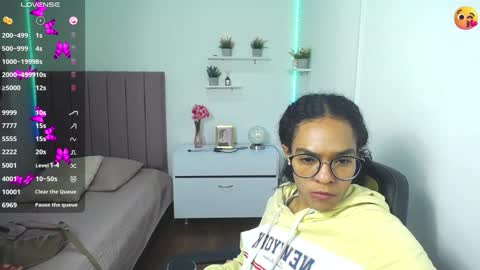 Snapshot of niina_lovee_ chatting on 17, 12, 2024 online show from 17, 12, 2024
