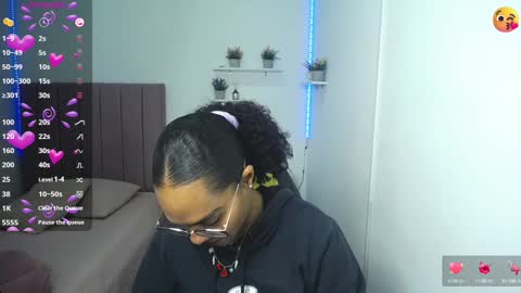 Snapshot of niina_lovee_ chatting on 18, 12, 2024 online show from 18, 12, 2024