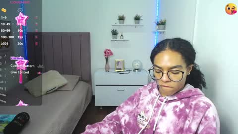 Snapshot of niina_lovee_ chatting on 23, 12, 2024 online show from 23, 12, 2024