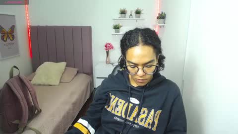 Snapshot of niina_lovee_ chatting on 28, 12, 2024 online show from 28, 12, 2024