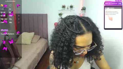 Snapshot of niina_lovee_ chatting on 28, 12, 2024 online show from 28, 12, 2024