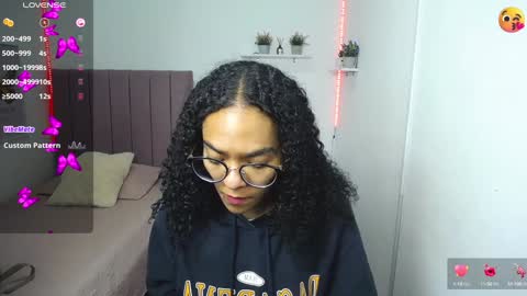 Snapshot of niina_lovee_ chatting on 4, 1, 2025 online show from 4, 1, 2025