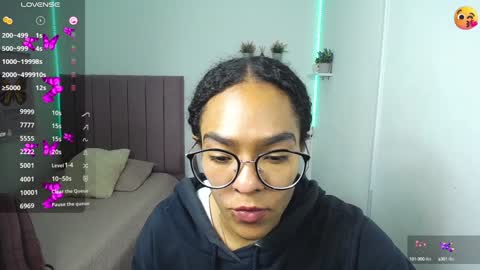 Snapshot of niina_lovee_ chatting on 4, 1, 2025 online show from 4, 1, 2025