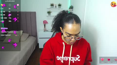 Snapshot of niina_lovee_ chatting on 9, 1, 2025 online show from 9, 1, 2025
