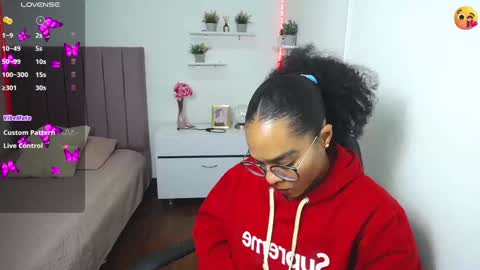 Snapshot of niina_lovee_ chatting on 9, 1, 2025 online show from 9, 1, 2025