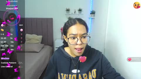 Snapshot of niina_lovee_ chatting on 10, 1, 2025 online show from 10, 1, 2025