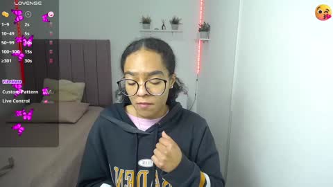 Snapshot of niina_lovee_ chatting on 11, 1, 2025 online show from 11, 1, 2025