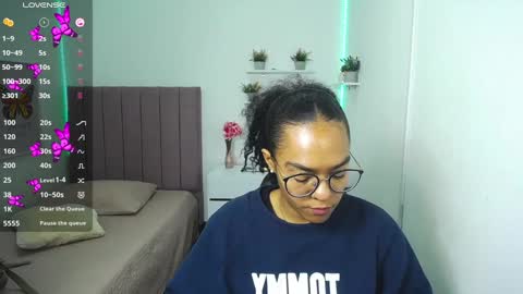 Snapshot of niina_lovee_ chatting on 4, 2, 2025 online show from 4, 2, 2025