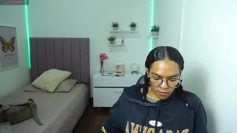 Snapshot of niina_lovee_ chatting on 6, 2, 2025 online show from 6, 2, 2025