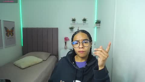 Snapshot of niina_lovee_ chatting on 8, 2, 2025 online show from 8, 2, 2025