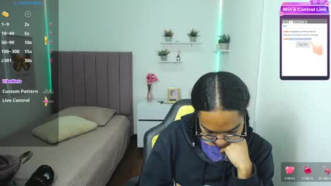 Snapshot of niina_lovee_ chatting on 8, 2, 2025 online show from 8, 2, 2025