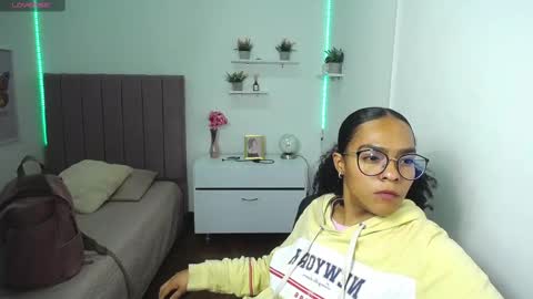 Snapshot of niina_lovee_ chatting on 12, 2, 2025 online show from 12, 2, 2025