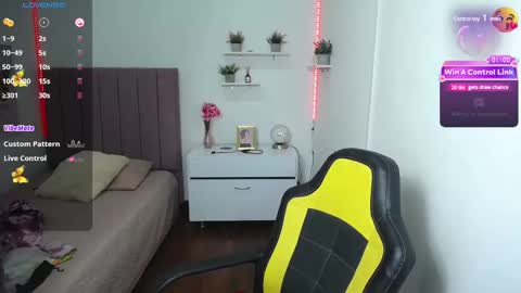 Snapshot of niina_lovee_ chatting on 13, 2, 2025 online show from 13, 2, 2025