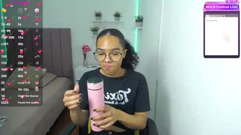 Snapshot of niina_lovee_ chatting on 15, 2, 2025 online show from 15, 2, 2025