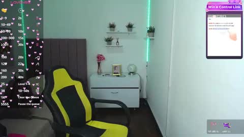 Snapshot of niina_lovee_ chatting on 17, 2, 2025 online show from 17, 2, 2025