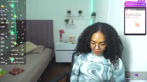 Snapshot of niina_lovee_ chatting on 20, 2, 2025 online show from 20, 2, 2025