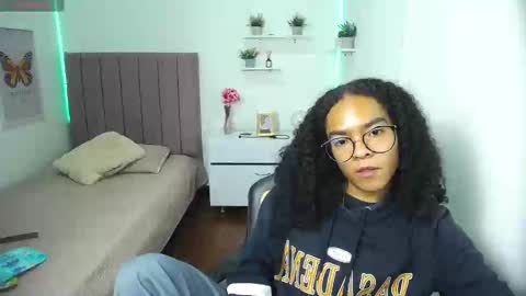 Snapshot of niina_lovee_ chatting on 21, 2, 2025 online show from 21, 2, 2025