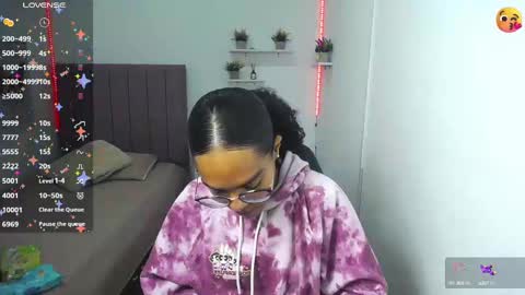 Snapshot of niina_lovee_ chatting on 24, 2, 2025 online show from 24, 2, 2025