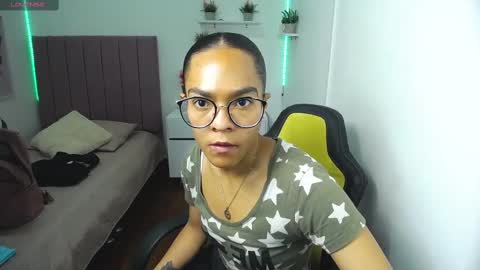 Snapshot of niina_lovee_ chatting on 26, 2, 2025 online show from 26, 2, 2025