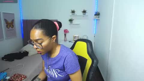 Snapshot of niina_lovee_ chatting on 28, 2, 2025 online show from 28, 2, 2025