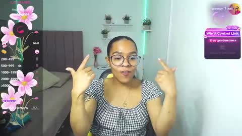 Snapshot of niina_lovee_ chatting on 1, 3, 2025 online show from 1, 3, 2025