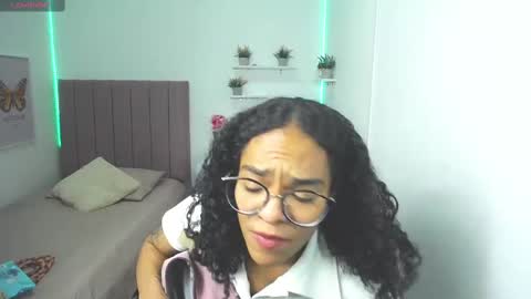 Snapshot of niina_lovee_ chatting on 4, 3, 2025 online show from 4, 3, 2025