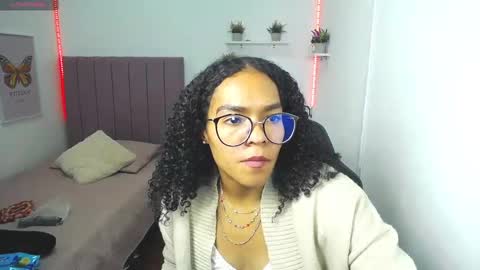 Snapshot of niina_lovee_ chatting on 5, 3, 2025 online show from 5, 3, 2025