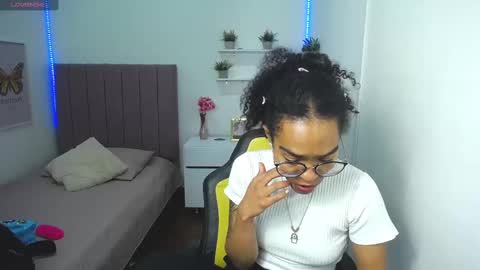 Snapshot of niina_lovee_ chatting on 7, 3, 2025 online show from 7, 3, 2025