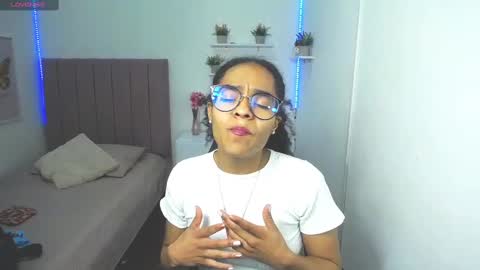 Snapshot of niina_lovee_ chatting on 7, 3, 2025 online show from 7, 3, 2025