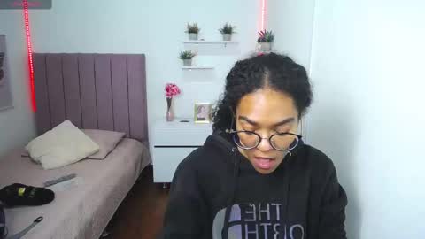 Snapshot of niina_lovee_ chatting on 10, 3, 2025 online show from 10, 3, 2025